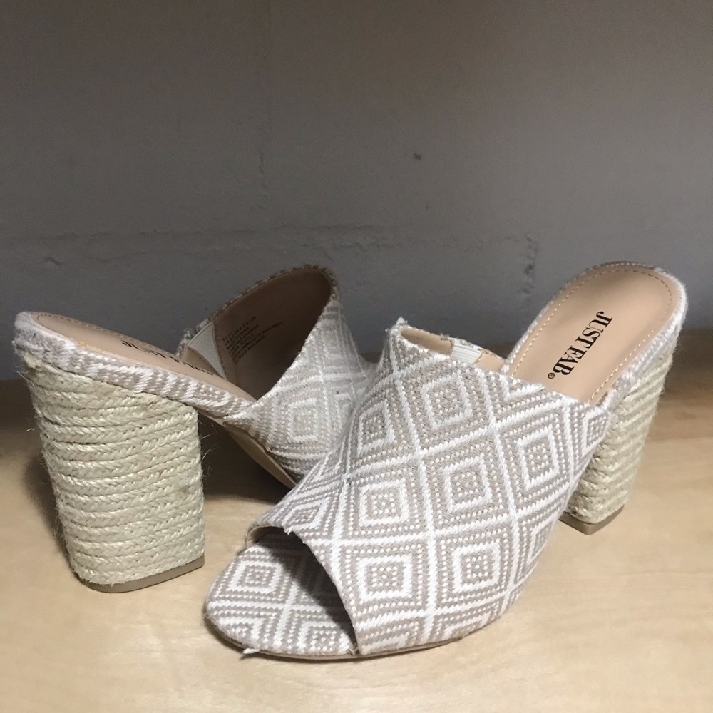 Just fab sz 8 tan/cream sandal